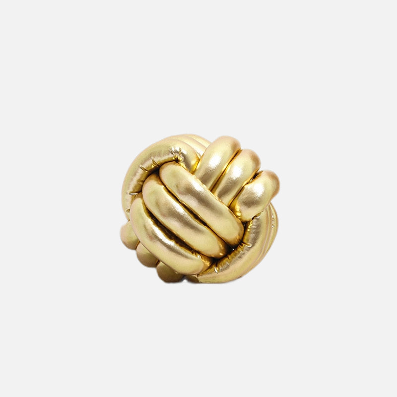 Twist Pillow Knot Round