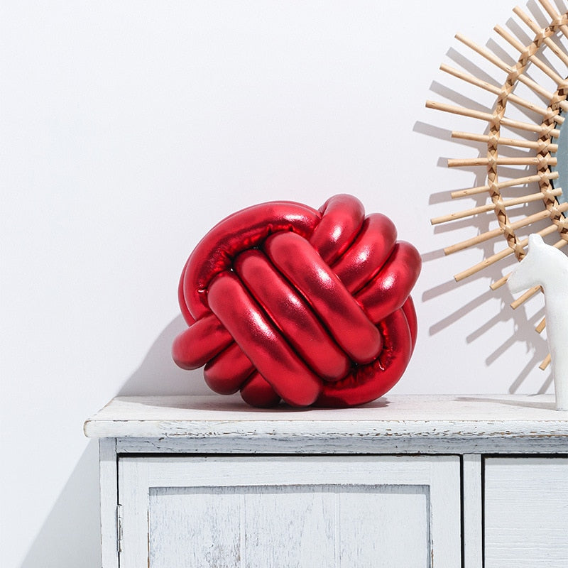 Twist Pillow Knot Round