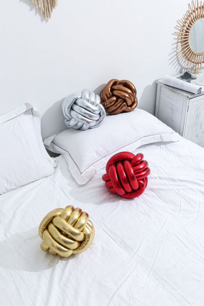 Twist Pillow Knot Round